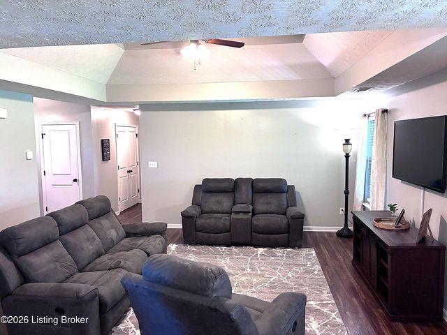 146 Garnette Ct, Mt Washington, KY 40047