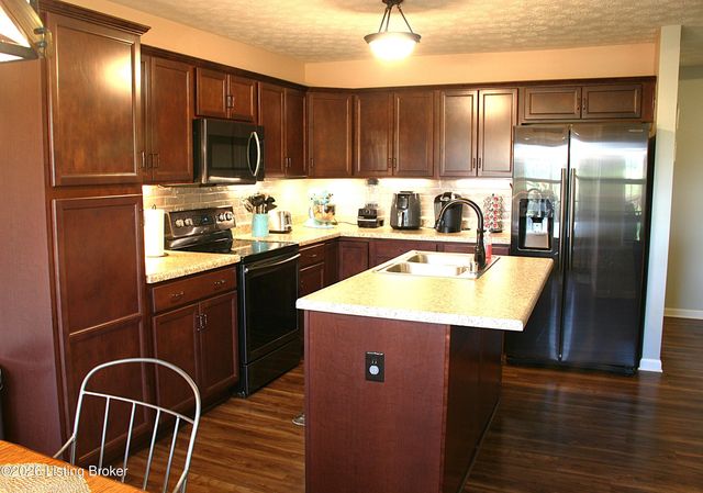 146 Garnette Ct, Mt Washington, KY 40047
