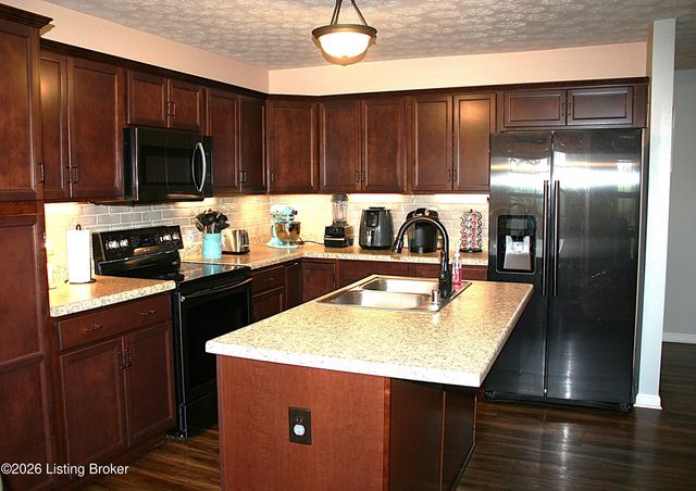 146 Garnette Ct, Mt Washington, KY 40047