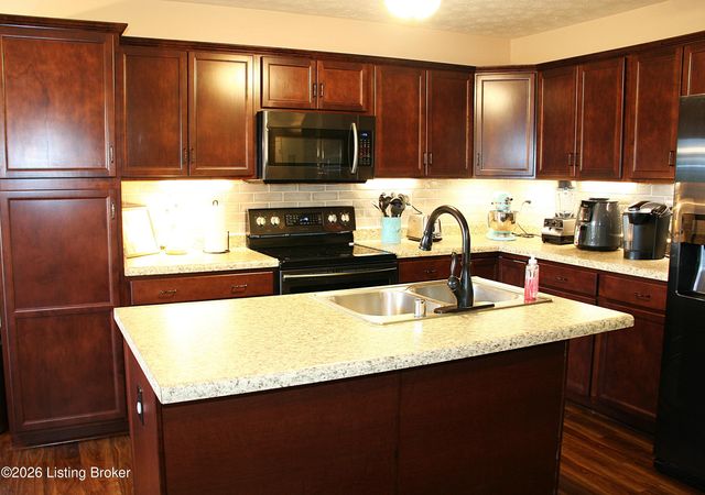 146 Garnette Ct, Mt Washington, KY 40047