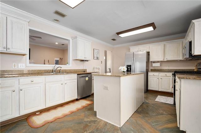 10164 Waterford Way, Mobile, AL 36695