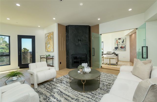 6438 Georgius, Los Angeles, CA 90068