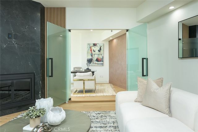 6438 Georgius, Los Angeles, CA 90068