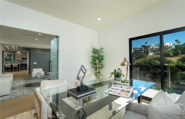 6438 Georgius, Los Angeles, CA 90068
