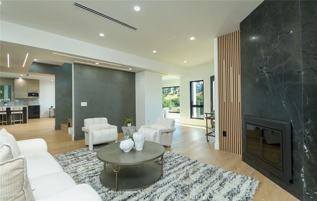6438 Georgius, Los Angeles, CA 90068