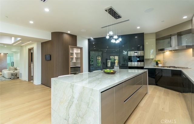 6438 Georgius, Los Angeles, CA 90068