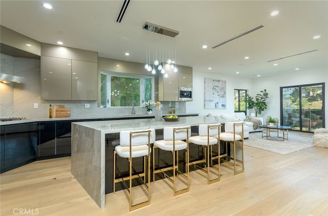 6438 Georgius, Los Angeles, CA 90068