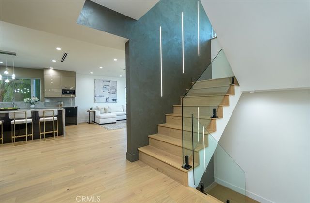 6438 Georgius, Los Angeles, CA 90068