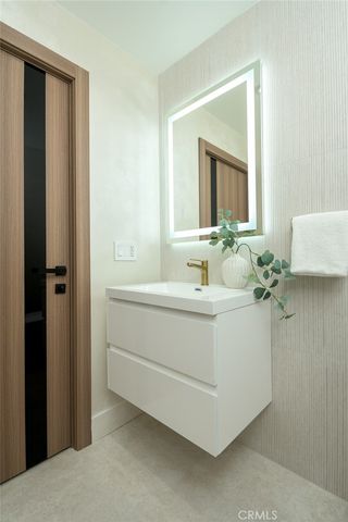 6438 Georgius, Los Angeles, CA 90068