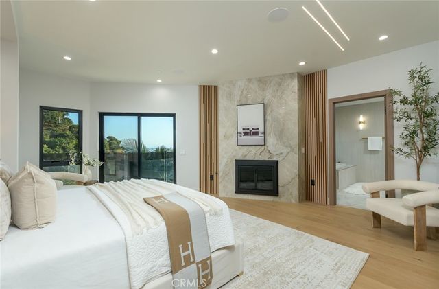 6438 Georgius, Los Angeles, CA 90068