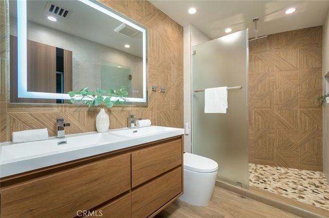 6438 Georgius, Los Angeles, CA 90068