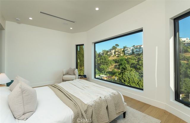6438 Georgius, Los Angeles, CA 90068