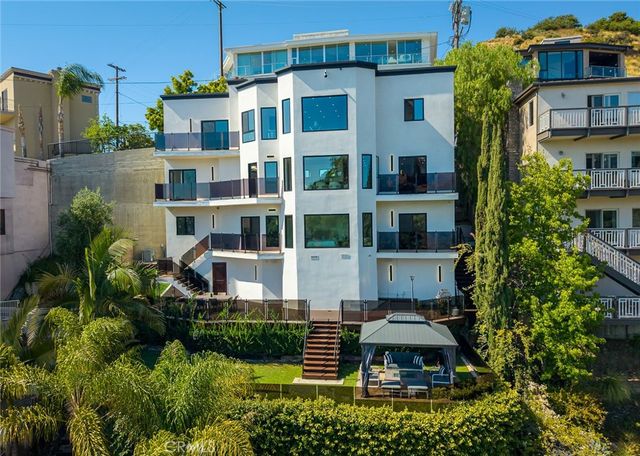 6438 Georgius, Los Angeles, CA 90068