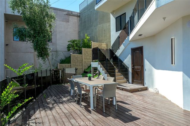 6438 Georgius, Los Angeles, CA 90068