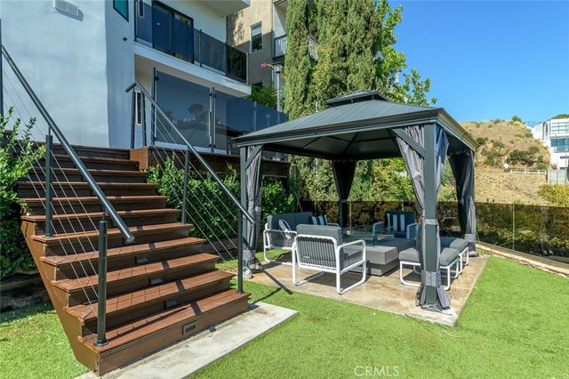 6438 Georgius, Los Angeles, CA 90068