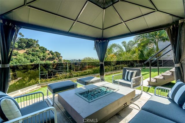 6438 Georgius, Los Angeles, CA 90068
