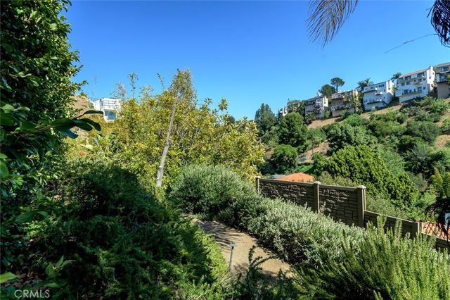 6438 Georgius, Los Angeles, CA 90068