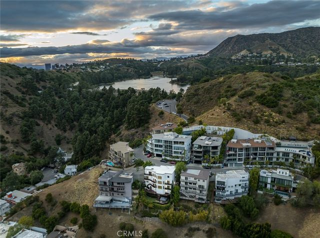 6438 Georgius, Los Angeles, CA 90068