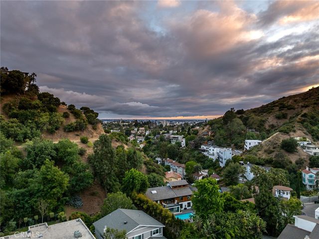 6438 Georgius, Los Angeles, CA 90068