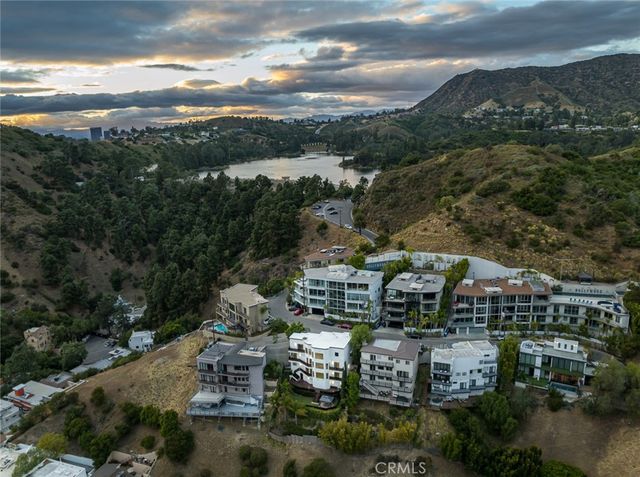 6438 Georgius, Los Angeles, CA 90068