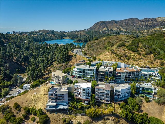 6438 Georgius, Los Angeles, CA 90068