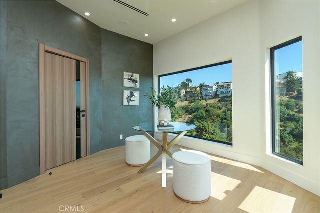 6438 Georgius, Los Angeles, CA 90068