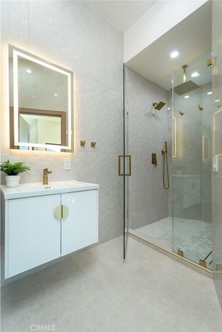 6438 Georgius, Los Angeles, CA 90068