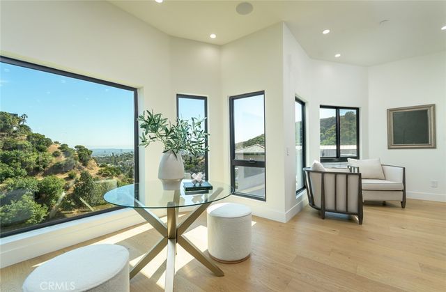 6438 Georgius, Los Angeles, CA 90068