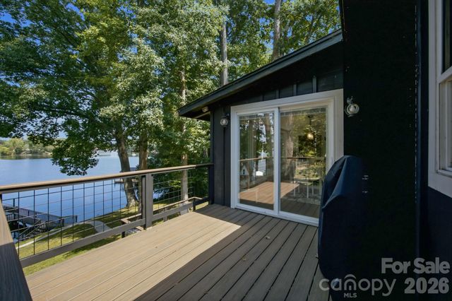 4036 Rhynland Drive, Sherrills Ford, NC 28673
