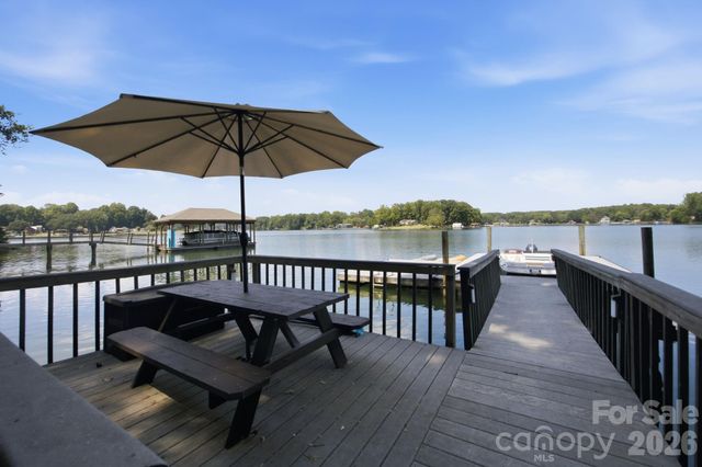 4036 Rhynland Drive, Sherrills Ford, NC 28673