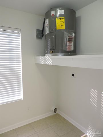 9725 W Hwy 98 14, Pensacola, FL 32506