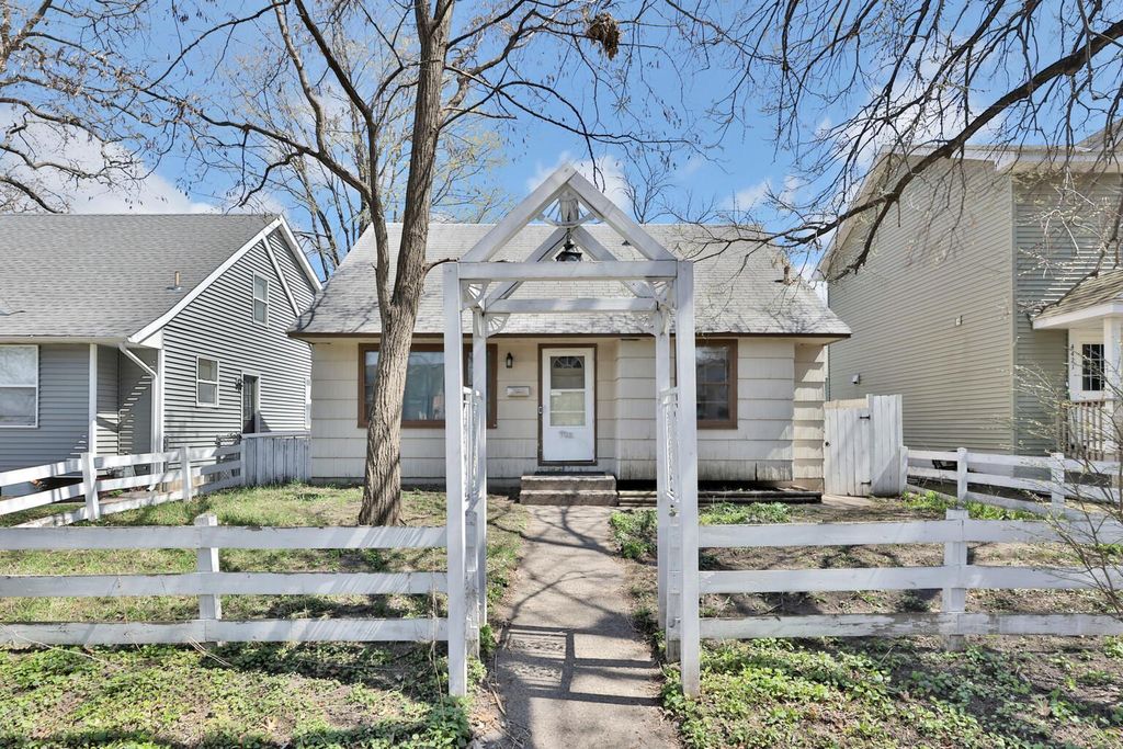 4425 5th Street NE, Columbia Heights, MN 55421