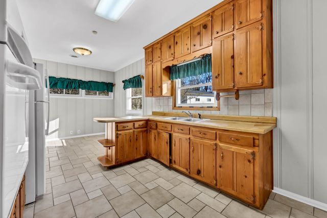 780 Rossview Rd, Clarksville, TN 37043