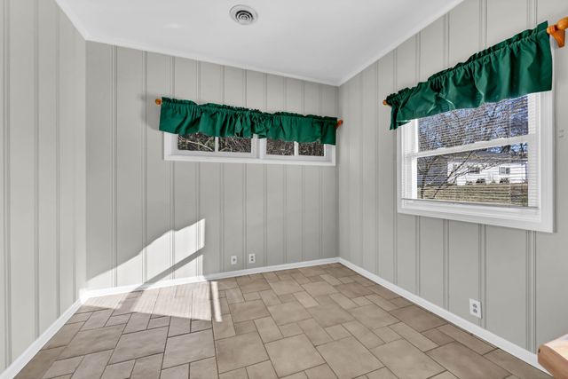 780 Rossview Rd, Clarksville, TN 37043