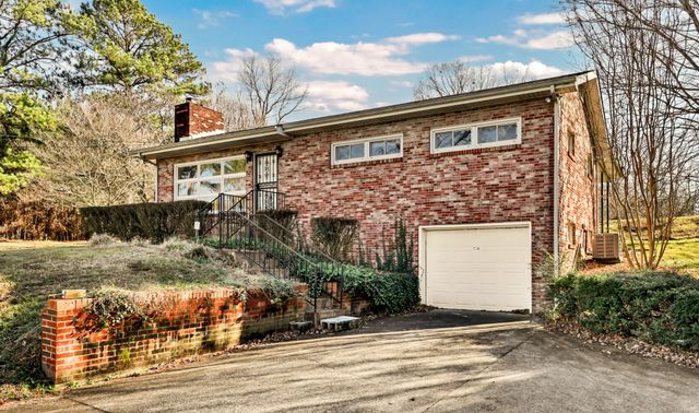 780 Rossview Rd, Clarksville, TN 37043