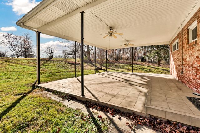 780 Rossview Rd, Clarksville, TN 37043