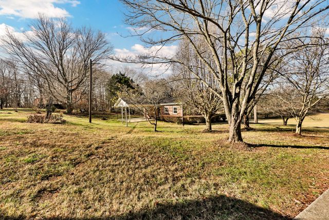 780 Rossview Rd, Clarksville, TN 37043