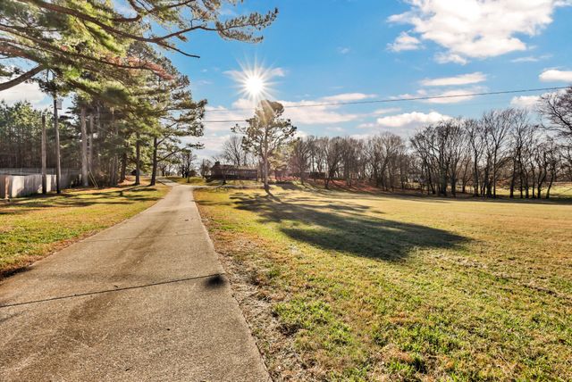 780 Rossview Rd, Clarksville, TN 37043