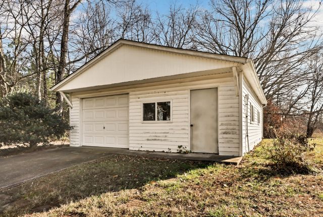 780 Rossview Rd, Clarksville, TN 37043