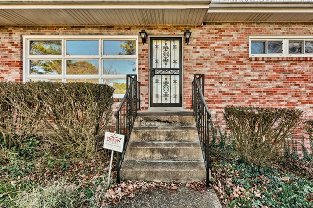 780 Rossview Rd, Clarksville, TN 37043