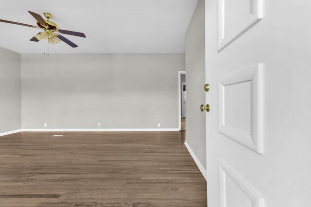 780 Rossview Rd, Clarksville, TN 37043