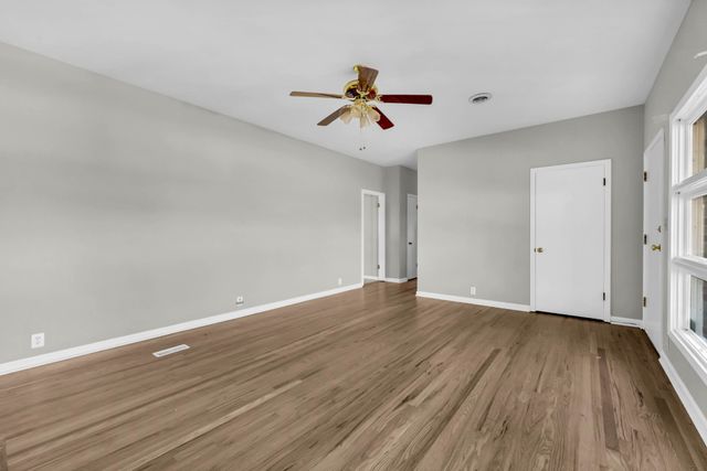 780 Rossview Rd, Clarksville, TN 37043