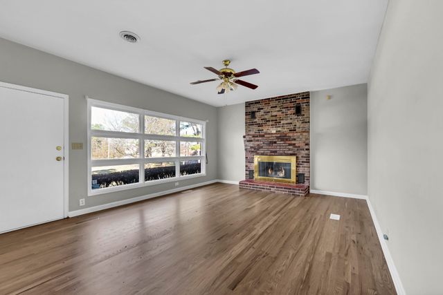 780 Rossview Rd, Clarksville, TN 37043