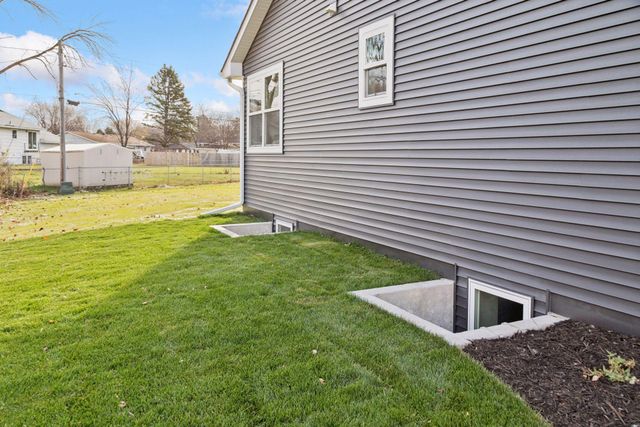 16340 Gladiola Avenue W, Lakeville, MN 55068