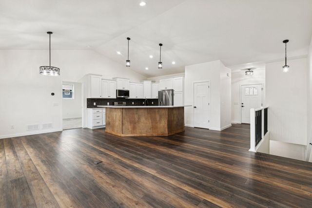 16340 Gladiola Avenue W, Lakeville, MN 55068