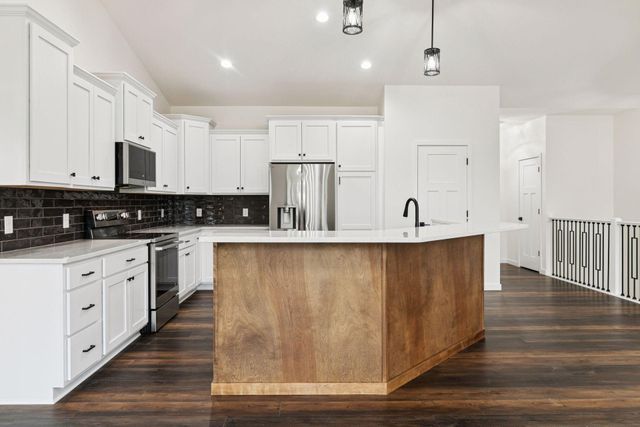 16340 Gladiola Avenue W, Lakeville, MN 55068