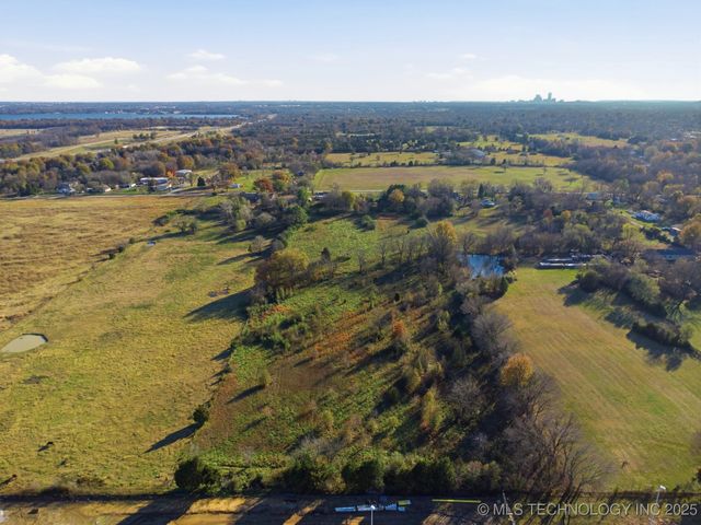 2721 E 61st Street N, Tulsa, OK 74136