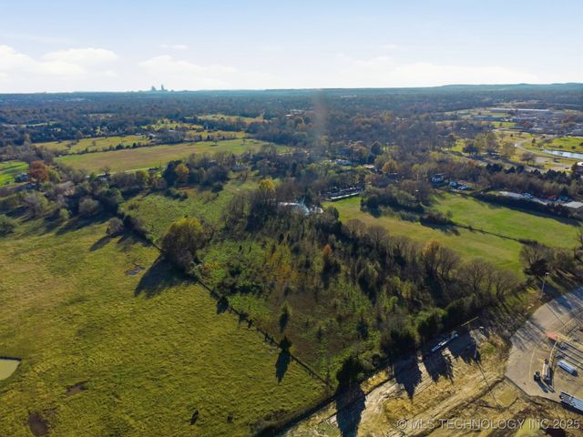 2721 E 61st Street N, Tulsa, OK 74136