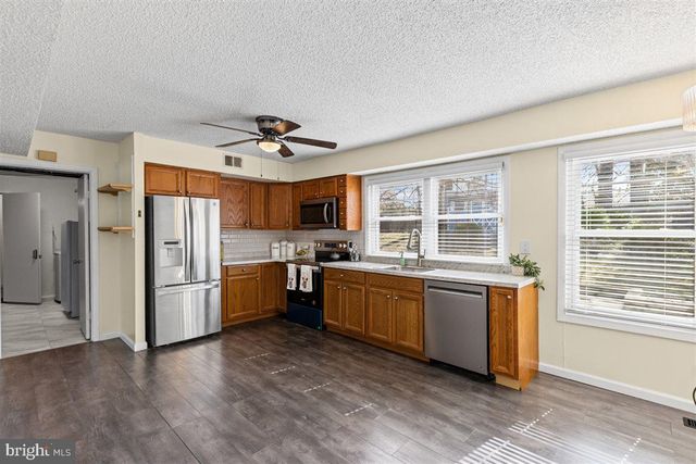 23 PINEWOOD LN, Sicklerville, NJ 08081