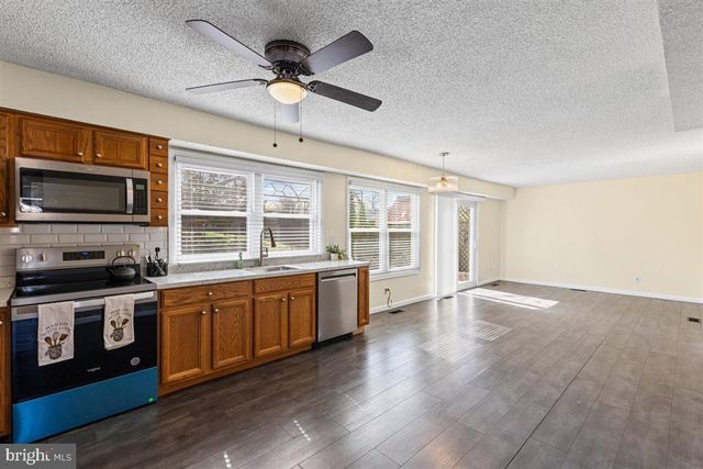 23 PINEWOOD LN, Sicklerville, NJ 08081